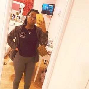 Meet your Posher, Michaya